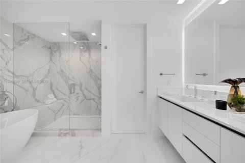 Купить кондоминиум в Майами-Бич, Флорида 3 спальни, 204.57м2, № 1984124 - фото 30