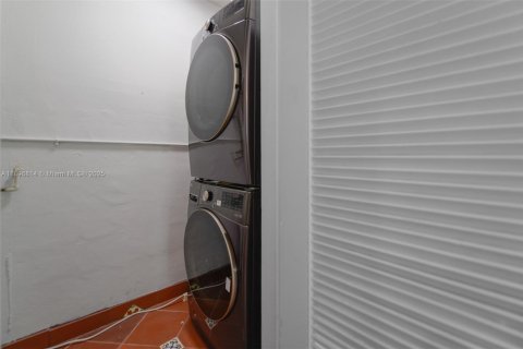 Снять в аренду виллу или дом в Майами, Флорида 3 спальни, 99.96м2, № 1948998 - фото 13