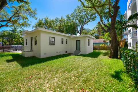 Снять в аренду виллу или дом в Майами, Флорида 3 спальни, 99.96м2, № 1948998 - фото 5