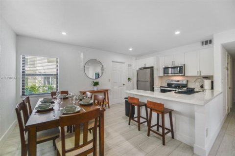 Снять в аренду виллу или дом в Майами, Флорида 3 спальни, 99.96м2, № 1948998 - фото 9