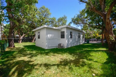 Снять в аренду виллу или дом в Майами, Флорида 3 спальни, 99.96м2, № 1948998 - фото 3