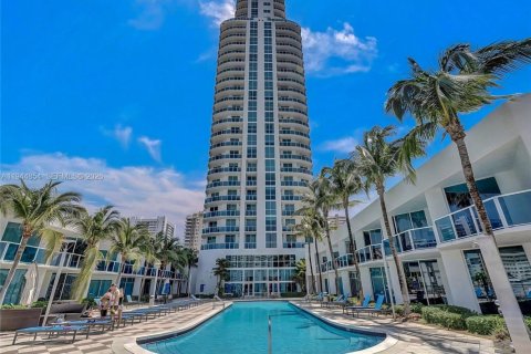 Кондоминиум с 2 спальнями в Халландейл-Бич, Флорида № 2001960
