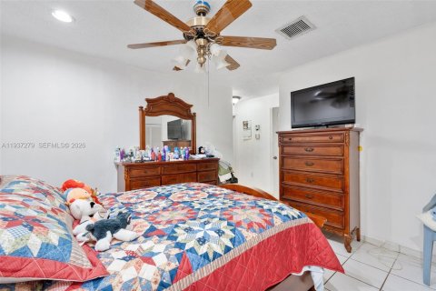House in Miami, Florida 4 bedrooms, 232.81 sq.m. № 1995692 - photo 20
