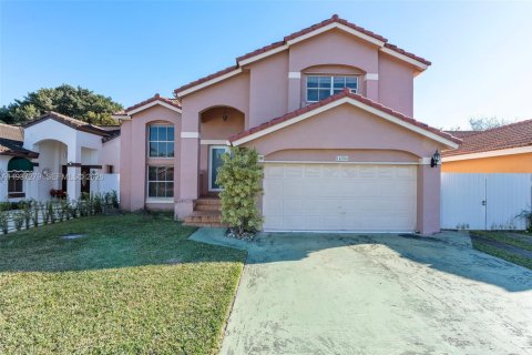 House in Miami, Florida 4 bedrooms, 232.81 sq.m. № 1995692 - photo 2