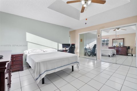 House in Miami, Florida 4 bedrooms, 232.81 sq.m. № 1995692 - photo 28