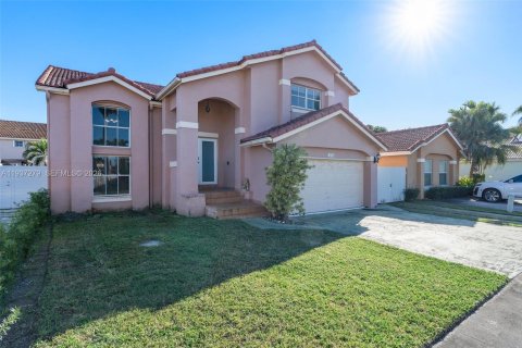 House in Miami, Florida 4 bedrooms, 232.81 sq.m. № 1995692 - photo 3