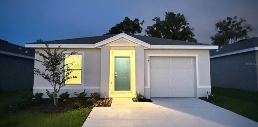 House in Ocala, Florida 5 bedrooms, 161.56 sq.m. № 2222001