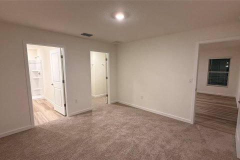 House in Ocala, Florida 5 bedrooms, 161.56 sq.m. № 2222001 - photo 11