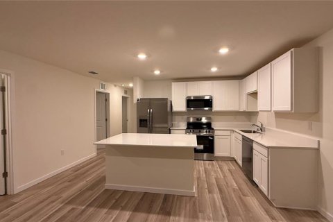 House in Ocala, Florida 5 bedrooms, 161.56 sq.m. № 2222001 - photo 6