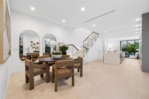 Adosado en venta en Miami, Florida, 4 dormitorios, 253.44 m2 № 2432229 - foto 5