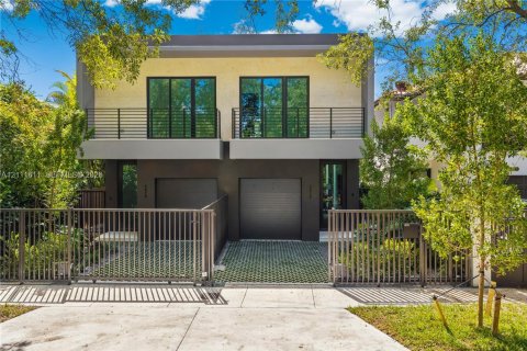 Adosado en Miami, Florida 4 dormitorios, 253.44 m2 № 2432229