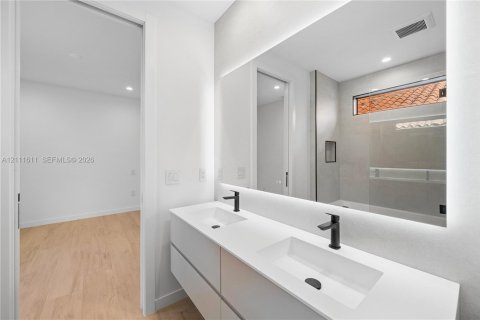 Adosado en venta en Miami, Florida, 4 dormitorios, 253.44 m2 № 2432229 - foto 15
