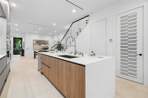 Adosado en venta en Miami, Florida, 4 dormitorios, 253.44 m2 № 2432229 - foto 8