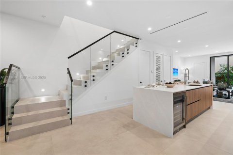 Adosado en venta en Miami, Florida, 4 dormitorios, 253.44 m2 № 2432229 - foto 6