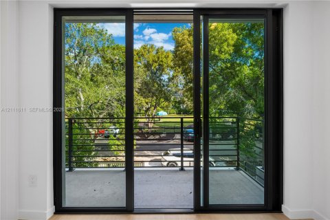 Adosado en venta en Miami, Florida, 4 dormitorios, 253.44 m2 № 2432229 - foto 20