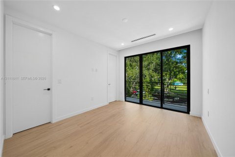 Adosado en venta en Miami, Florida, 4 dormitorios, 253.44 m2 № 2432229 - foto 17