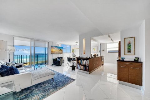 Condo à Surfside, Floride, 2 chambres  № 1999032