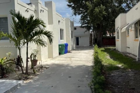 House in Miami, Florida 5 bedrooms, 214.79 sq.m. № 1887321 - photo 4