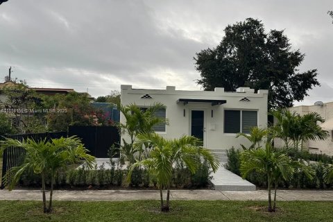 House in Miami, Florida 5 bedrooms, 214.79 sq.m. № 1887321 - photo 2