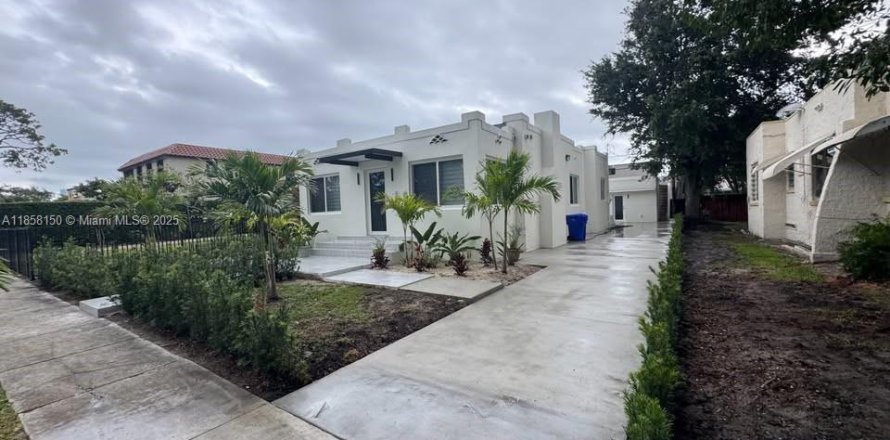 House in Miami, Florida 5 bedrooms, 214.79 sq.m. № 1887321
