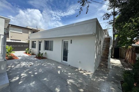 House in Miami, Florida 5 bedrooms, 214.79 sq.m. № 1887321 - photo 16