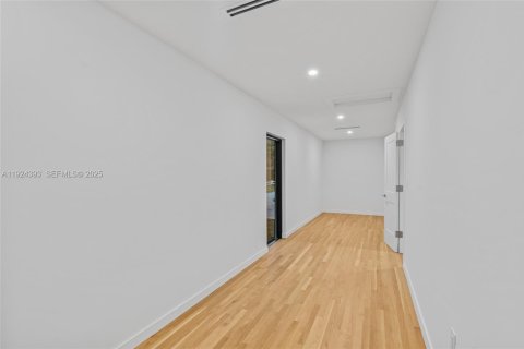 Casa en venta en Pinecrest, Florida, 5 dormitorios, 323.39 m2 № 1982803 - foto 27