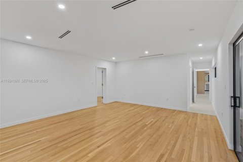 Casa en venta en Pinecrest, Florida, 5 dormitorios, 323.39 m2 № 1982803 - foto 25