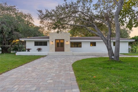 Casa en venta en Pinecrest, Florida, 5 dormitorios, 323.39 m2 № 1982803 - foto 2