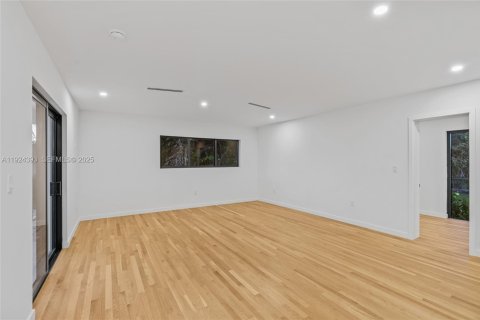 Casa en venta en Pinecrest, Florida, 5 dormitorios, 323.39 m2 № 1982803 - foto 24