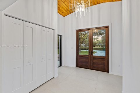 Casa en venta en Pinecrest, Florida, 5 dormitorios, 323.39 m2 № 1982803 - foto 10