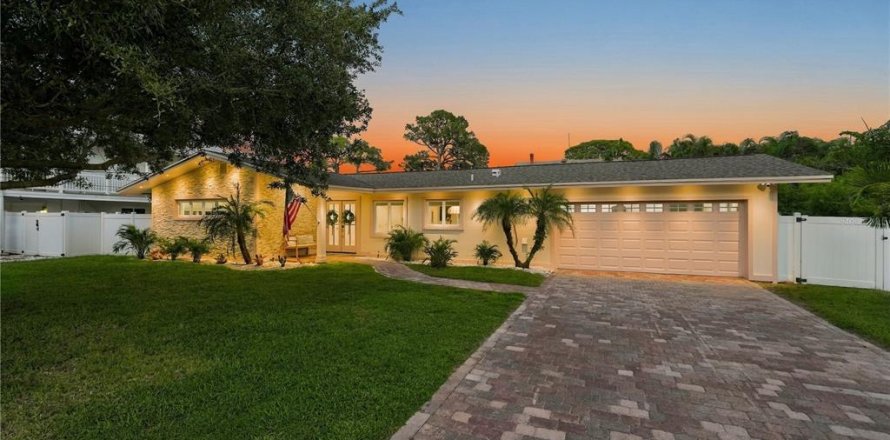 Villa ou maison à Palm Harbor, Floride 2 chambres, 148.18 m2 № 2431149