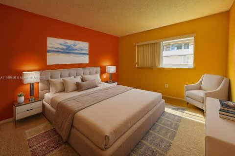 Condo in Lauderdale Lakes, Florida, 1 bedroom  № 1893145 - photo 5