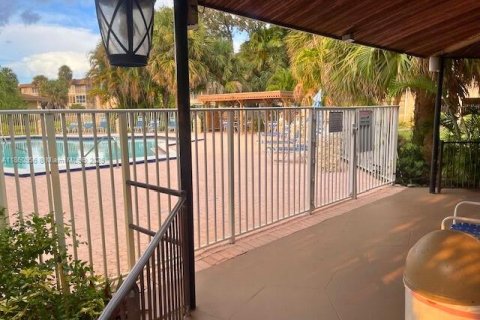 Condo in Lauderdale Lakes, Florida, 1 bedroom  № 1893145 - photo 13