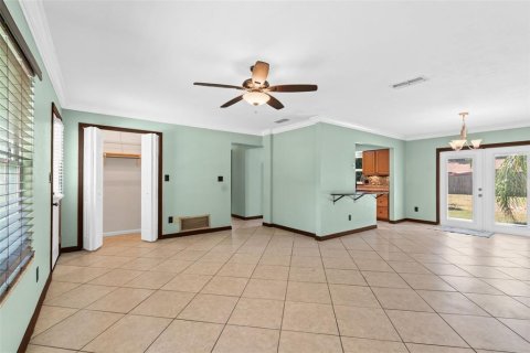 House in Gainesville, Florida 3 bedrooms, 122.82 sq.m. № 1899695 - photo 3