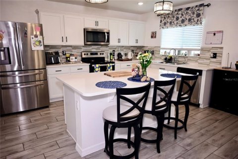 House in Winter Haven, Florida 4 bedrooms, 283.82 sq.m. № 1680670 - photo 12