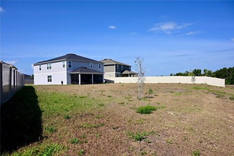 House in Winter Haven, Florida 4 bedrooms, 283.82 sq.m. № 1680670 - photo 6