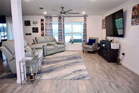 House in Winter Haven, Florida 4 bedrooms, 283.82 sq.m. № 1680670 - photo 10