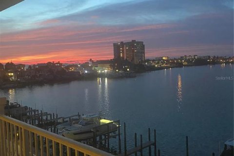 Condo in Redington Shores, Florida, 3 bedrooms  № 1884559 - photo 6