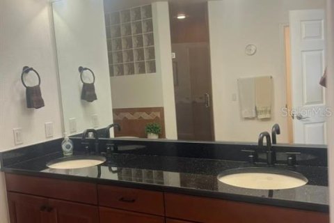 Condo in Redington Shores, Florida, 3 bedrooms  № 1884559 - photo 17