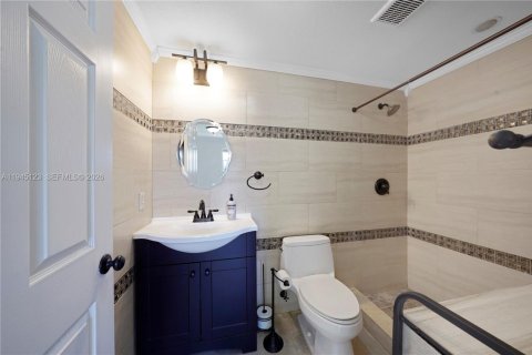 House in Miami, Florida 3 bedrooms, 177.26 sq.m. № 2002080 - photo 24