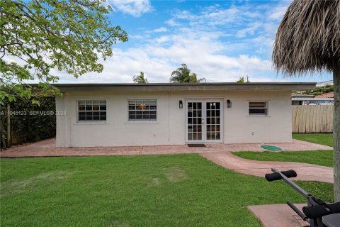 House in Miami, Florida 3 bedrooms, 177.26 sq.m. № 2002080 - photo 27