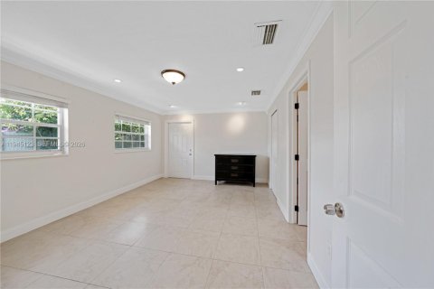 House in Miami, Florida 3 bedrooms, 177.26 sq.m. № 2002080 - photo 21