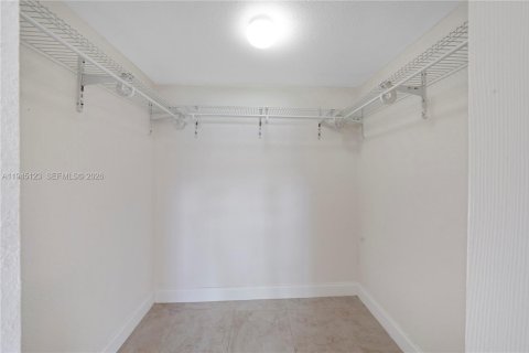 House in Miami, Florida 3 bedrooms, 177.26 sq.m. № 2002080 - photo 26