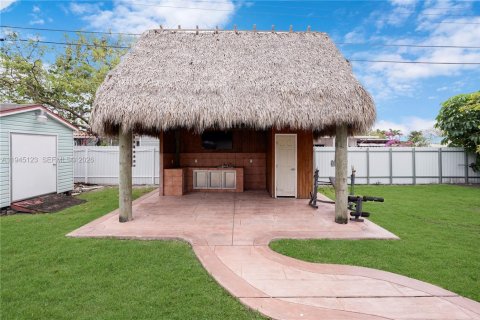 House in Miami, Florida 3 bedrooms, 177.26 sq.m. № 2002080 - photo 28