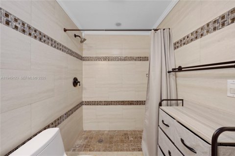 House in Miami, Florida 3 bedrooms, 177.26 sq.m. № 2002080 - photo 25