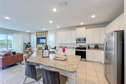 Casa en venta en Kissimmee, Florida, 6 dormitorios, 297.57 m2 № 2157768 - foto 5