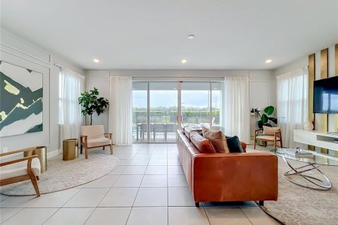 Casa en venta en Kissimmee, Florida, 6 dormitorios, 297.57 m2 № 2157768 - foto 21