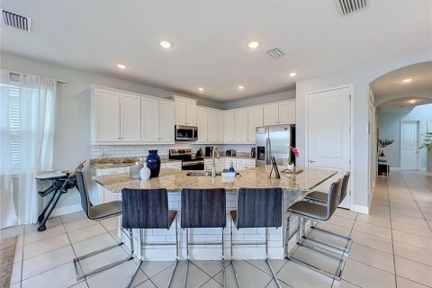 Casa en venta en Kissimmee, Florida, 6 dormitorios, 297.57 m2 № 2157768 - foto 7