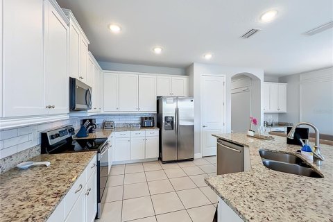 Casa en venta en Kissimmee, Florida, 6 dormitorios, 297.57 m2 № 2157768 - foto 8