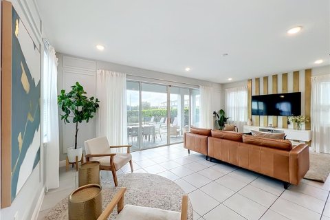 Casa en venta en Kissimmee, Florida, 6 dormitorios, 297.57 m2 № 2157768 - foto 13